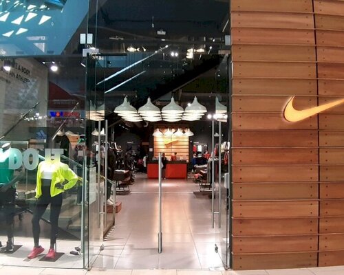 Фотография обувного магазина Nike