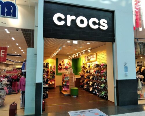 Фотография обувного магазина Crocs