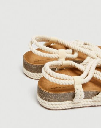 Миниатюра фотографии Сандалии pull&bear