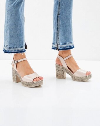 Миниатюра фотографии Босоножки pierre cardin