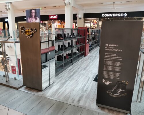 Фотография обувного магазина  Dr. Martens