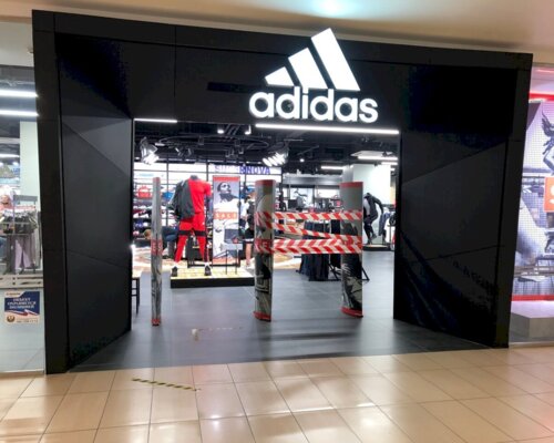 Фотография обувного магазина Adidas