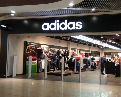 Фотография обувного магазина  Adidas