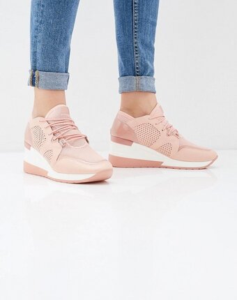 Миниатюра фотографии Кроссовки vh