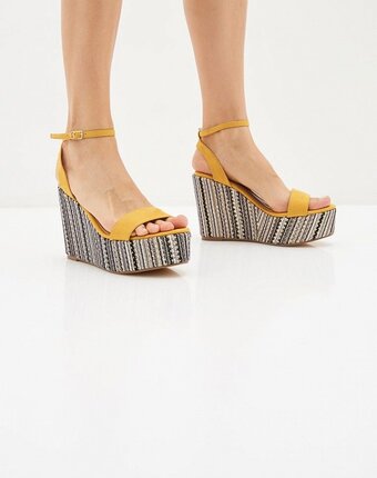 Миниатюра фотографии Босоножки malien