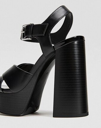 Миниатюра фотографии Босоножки stradivarius