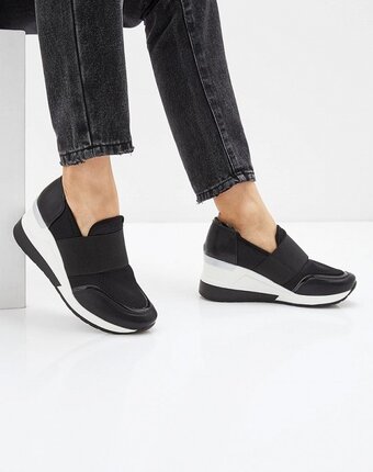 Миниатюра фотографии Кроссовки vh