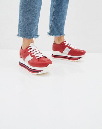 Миниатюра фотографии Кроссовки bata