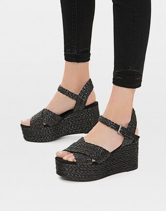 Миниатюра фотографии Босоножки stradivarius
