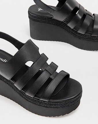 Миниатюра фотографии Босоножки stradivarius