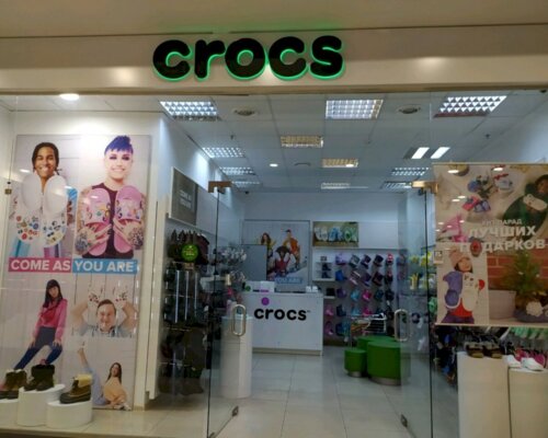 Фотография обувного магазина Crocs