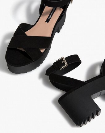 Миниатюра фотографии Босоножки stradivarius