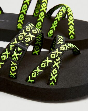 Миниатюра фотографии Сандалии pull&bear