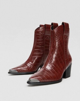Миниатюра фотографии Полусапоги stradivarius