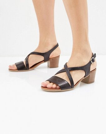 Миниатюра фотографии Босоножки pierre cardin