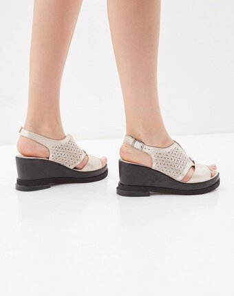 Миниатюра фотографии Босоножки clovis