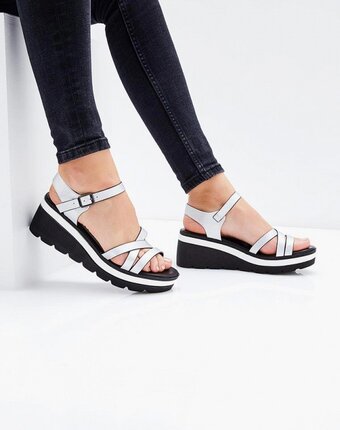 Миниатюра фотографии Босоножки instreet