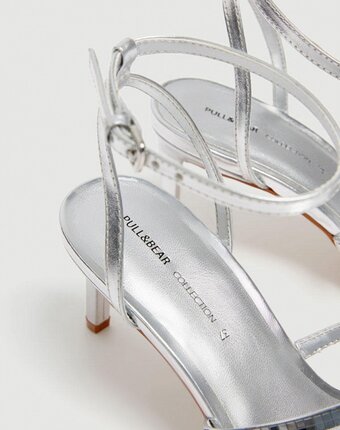 Миниатюра фотографии Босоножки pull&bear