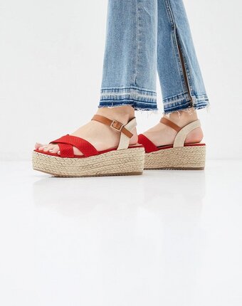 Миниатюра фотографии Босоножки clowse