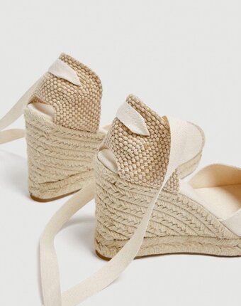 Миниатюра фотографии Босоножки pull&bear