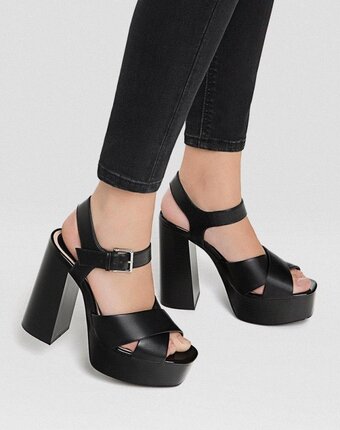 Миниатюра фотографии Босоножки stradivarius