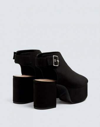 Миниатюра фотографии Босоножки pull&bear