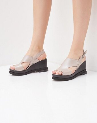 Миниатюра фотографии Босоножки clovis