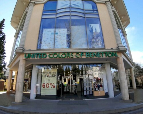 Фотография обувного магазина United Colors of Benetton