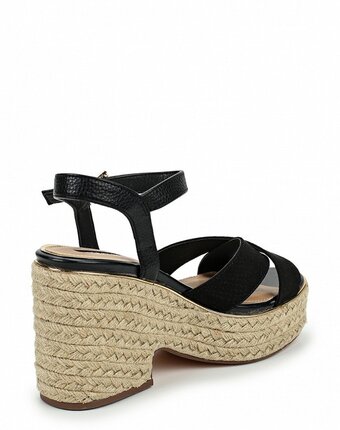 Миниатюра фотографии Босоножки river island