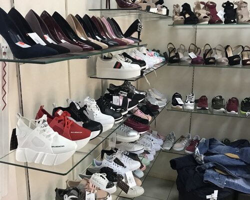 Фотография обувного магазина HashtagShowroom