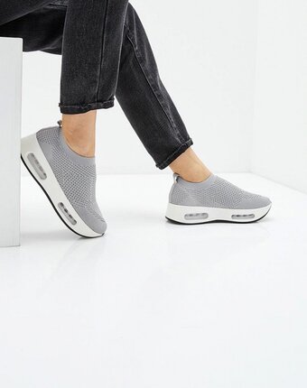 Миниатюра фотографии Кроссовки bata