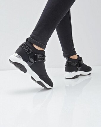 Миниатюра фотографии Кроссовки chezoliny