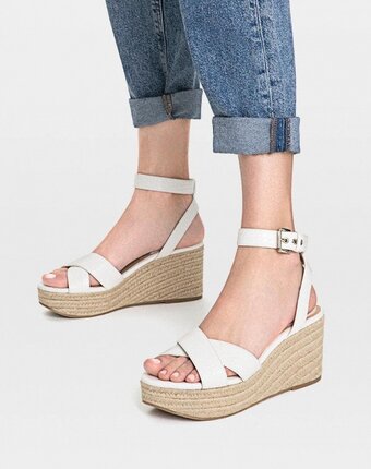 Миниатюра фотографии Босоножки stradivarius
