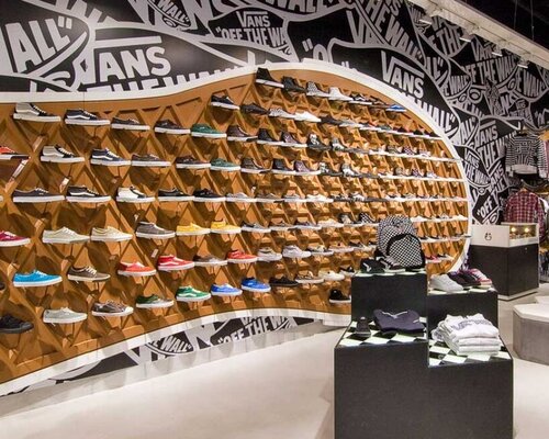 Фотография обувного магазина Vans
