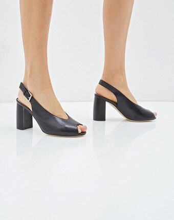 Миниатюра фотографии Босоножки pierre cardin