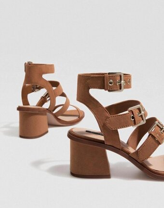 Миниатюра фотографии Босоножки stradivarius