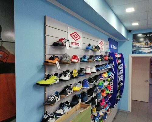 Фотография обувного магазина Mizuno и Speedo