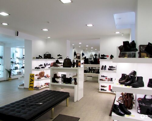 Фотография обувного магазина Центр одежды и обуви