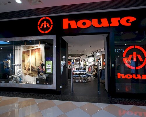 Фотография обувного магазина House