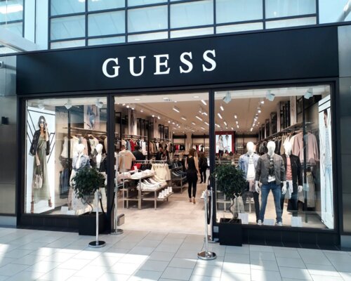 Фотография обувного магазина Guess