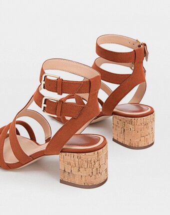 Миниатюра фотографии Босоножки stradivarius