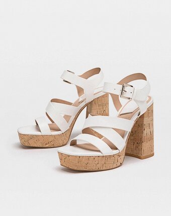 Миниатюра фотографии Босоножки stradivarius