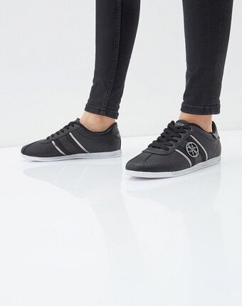 Миниатюра фотографии Кроссовки guess