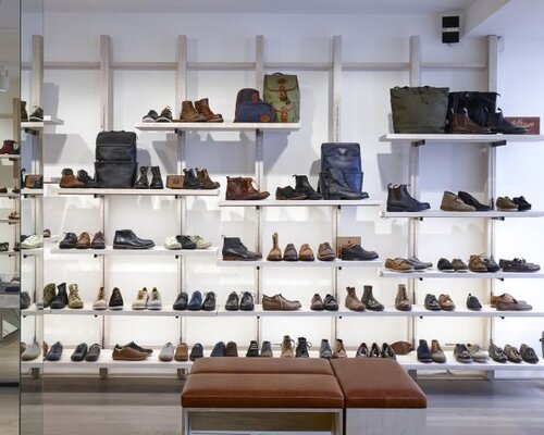 Фотография обувного магазина Men’s shoes