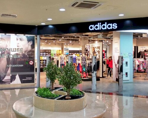 Фотография обувного магазина Adidas