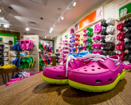 Фотография обувного магазина CROCS