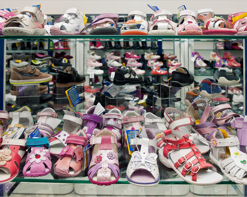 Фотография обувного магазина Сапожки