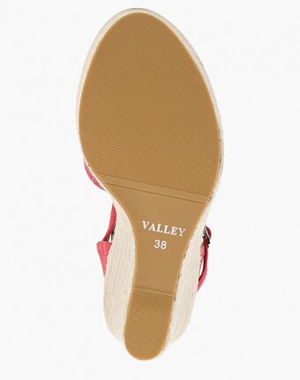 Миниатюра фотографии Босоножки valley