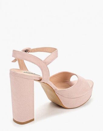 Миниатюра фотографии Босоножки clowse