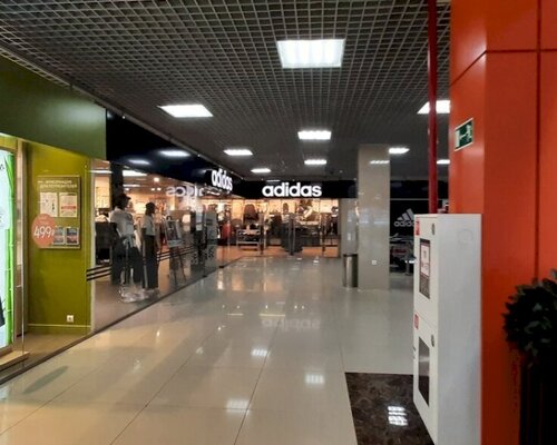 Фотография обувного магазина Adidas